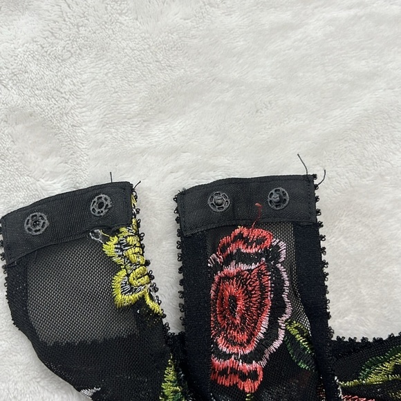 Honey Punch Sheer Embroidered Floral Bodysuit Sz S — Sheer Mesh, Floral Appliqué - Picture 16 of 16